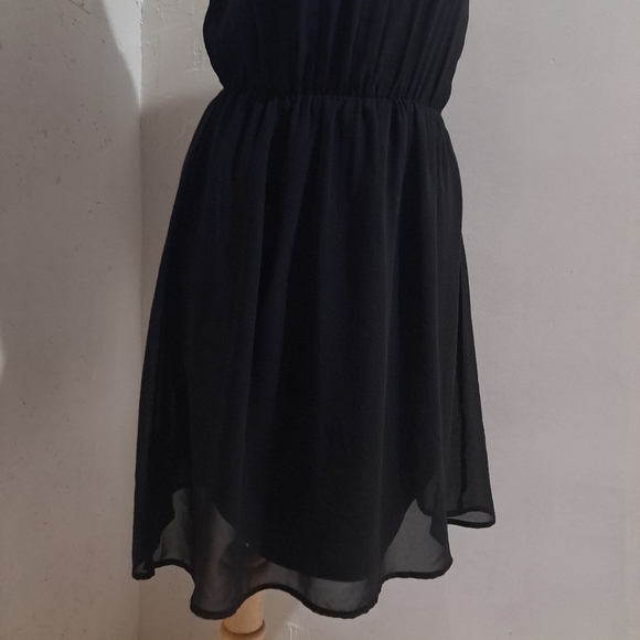 H&M | Black sleevless key hole women's dress - Picture 3 of 9